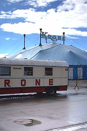 Schon aufgebaut: Circus Krone auf der Theresienwiese (Foto: MartiN Schmitz)